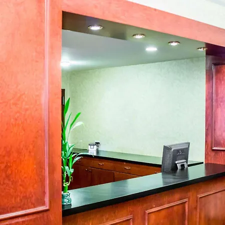 Econo Times Square Hotel 2*