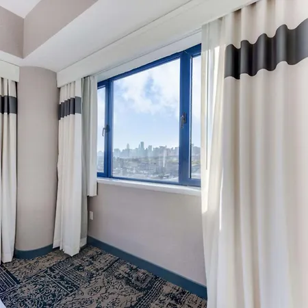 Vista Lic Hotel, Premier Collection By Western Hotel 3*