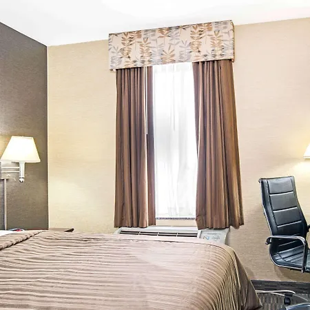 Days By Wyndham Long Island Hotel 3*