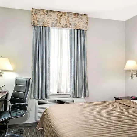 Days By Wyndham Long Island Hotel 3*