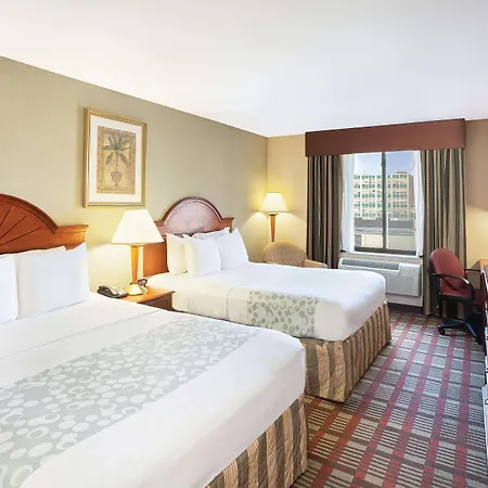 La Quinta By Wyndham Queens Hotel 3*