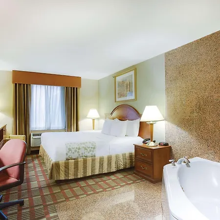 La Quinta By Wyndham Queens 3*