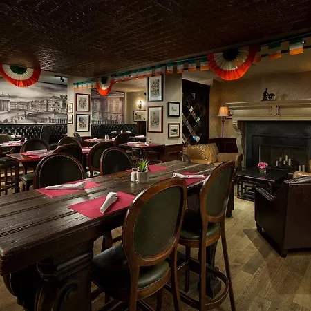 Aura Times Square 4*