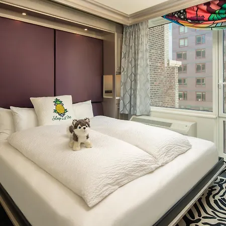 Staypineapple, An Artful Hotel, Midtown