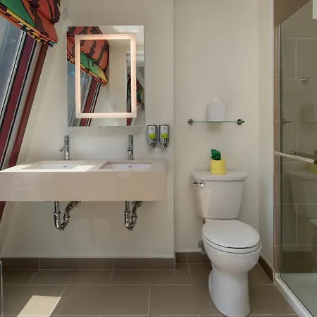 Staypineapple, An Artful Hotel, Midtown 4*