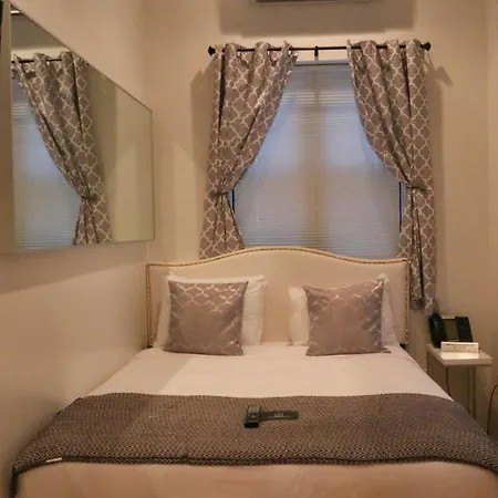 Chelsea (adults Only) Inn
