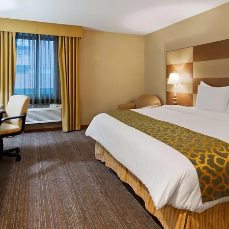 Western Queens Court 3*
