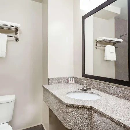 Hotel Days & By Wyndham Jamaica Jfk Airport 2*