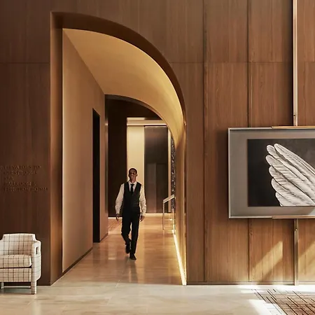 Four Seasons Downtown Hotel