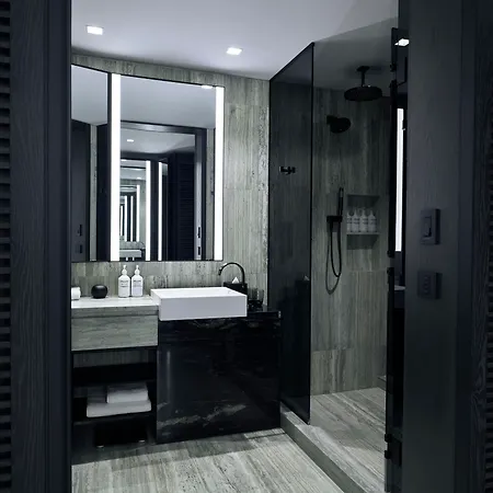 Hotel Equinox