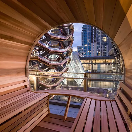 Hotel Equinox