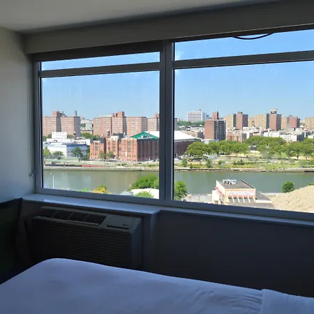Express - Bronx Nyc - Yankee Stadium, An Ihg 3*
