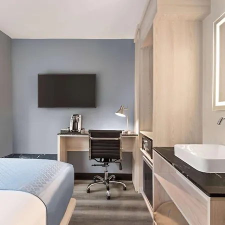 Wingate By Wyndham Midtown South/5th Ave Hotel 3*