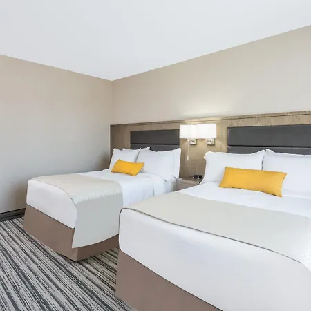 Wyndham Garden Laguardia South Hotel