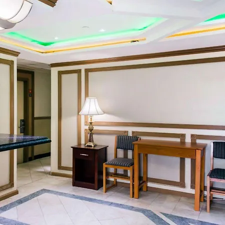 Econo South Ozone Park Hotel 2*