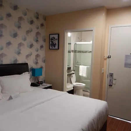 Hotel Quality Near Sunset Park 3*