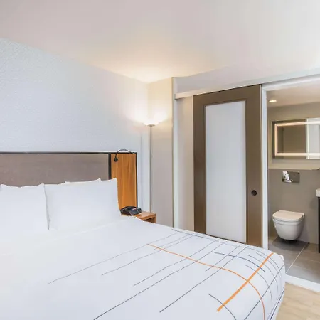 Hotel La Quinta By Wyndham Time Square South 3*