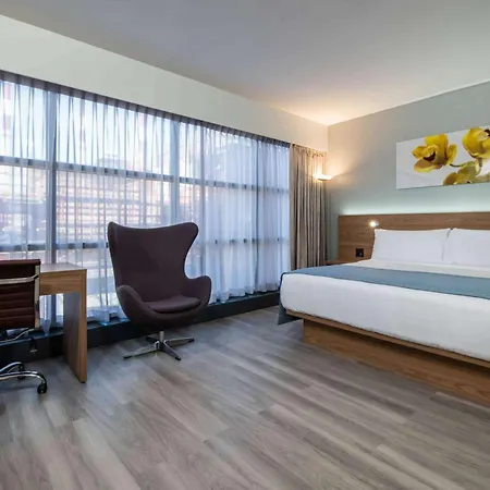 Wingate By Wyndham Long Island Hotel