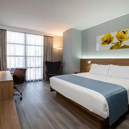 Wingate By Wyndham Long Island Hotel