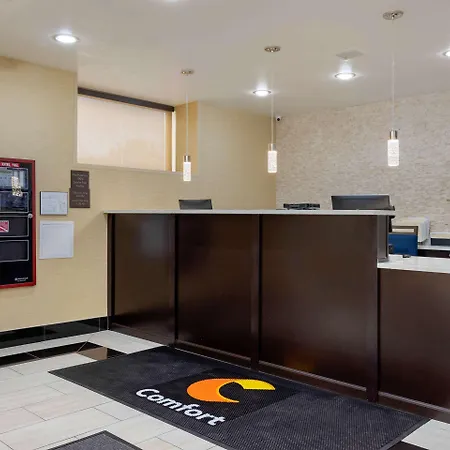 Hotel Comfort & Near Jfk Air Train 3*