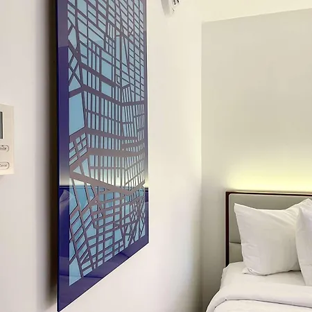 Western Premier Empire State Hotel 3*