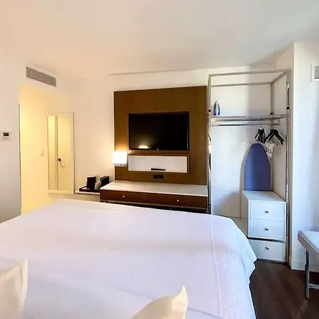 Hotel Western Premier Empire State 3*