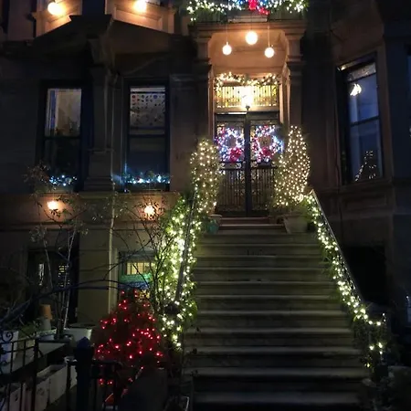 Brownstone Loft 30 Day Bookings