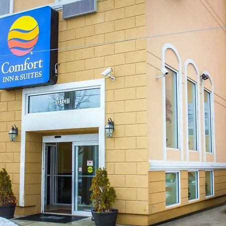 Hotel Travelodge By Wyndham Queens 3*