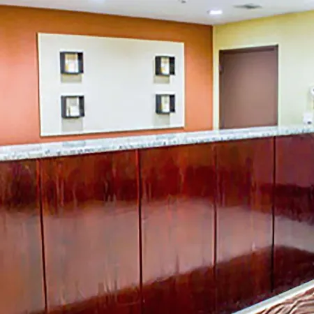 Hotel Travelodge By Wyndham Queens 3*