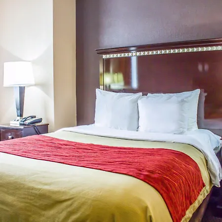 Hotel Travelodge By Wyndham Queens 3*