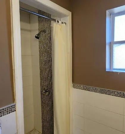 Hotel Essence Collection Staten Island 3*