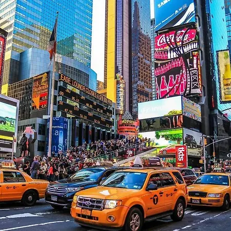 3 Bedrooms 2 Stops To Manhattan Apartment