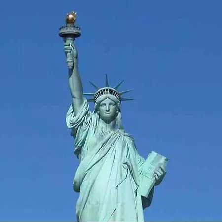 3 Bedrooms 2 Stops To Manhattan New York