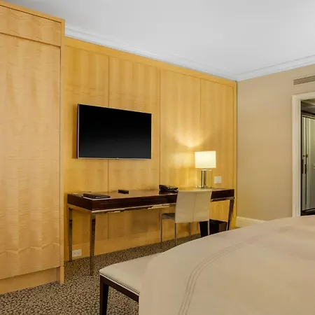 Omni Berkshire Place Hotel 4*