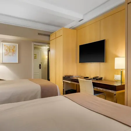 Hotel Omni Berkshire Place New York