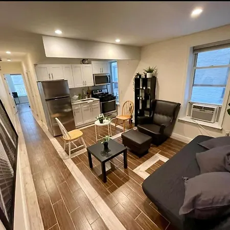 2 Bedrooms Apartament 1 Block From Manhattan New York
