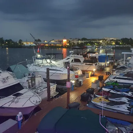 Oceanfront 3-decks @ Yacht Botel New York