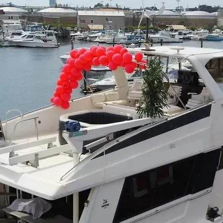 Botel Oceanfront 3-decks @ Yacht New York