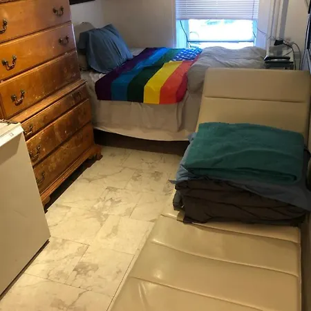 Private In Manhattan Guest house