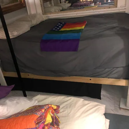 Private In Manhattan Guest house