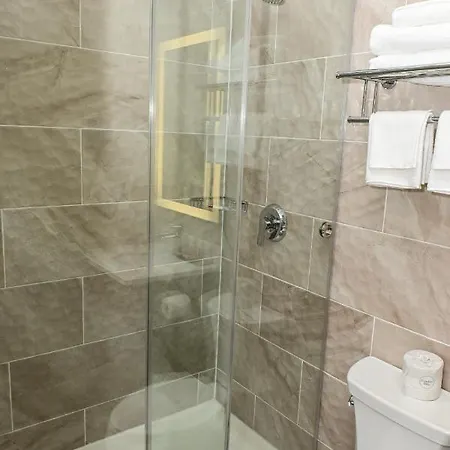 Days By Wyndham Bronx Nyc Hotel