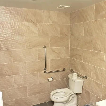Hotel Days By Wyndham Bronx Nyc