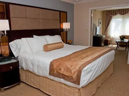 Excelsior Hotel 3*