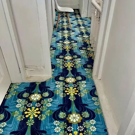 Apartment 3 Bedrooms 1 Bath Apt, 10 Min To Manhattan! *