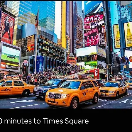 3 Bedrooms 1 Bath Apt, 10 Min To Manhattan! New York