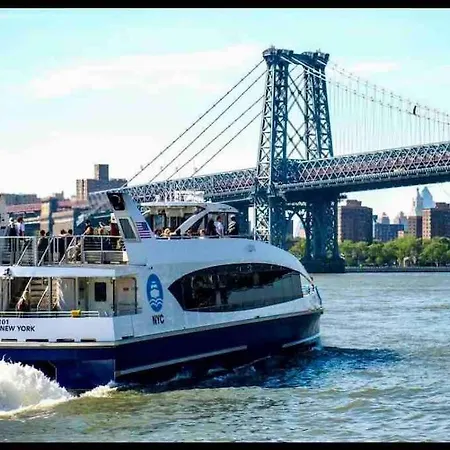 3 Bedrooms 1 Bath Apt, 10 Min To Manhattan! *