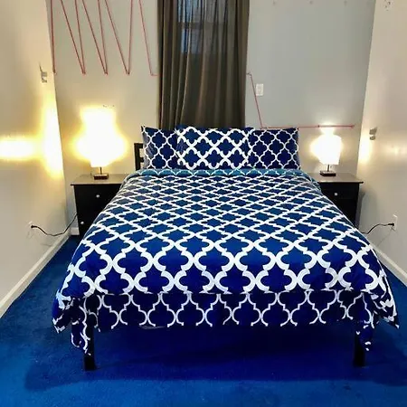 Apartment 3 Bedrooms 1 Bath Apt, 10 Min To Manhattan!
