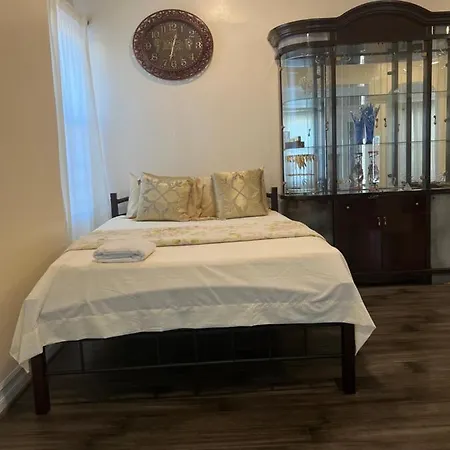 A Cheap Family In Queens Guest house