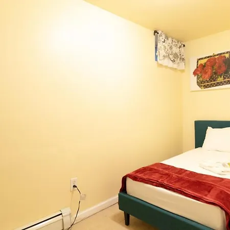 Cozy Shack 1 Bedroom Studio With Sofa And Full Kitchen In Elmhurst Ny Apartment *