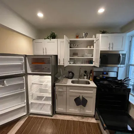 2 Bedrooms Apartament 1 Block From Manhattan Apartment *